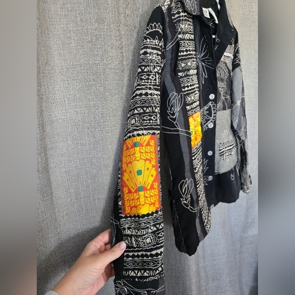 Chico's Design Sz 0 Small Jacket Embroidered Quilted Patchwork Granny Black Boho - Picture 2 of 5